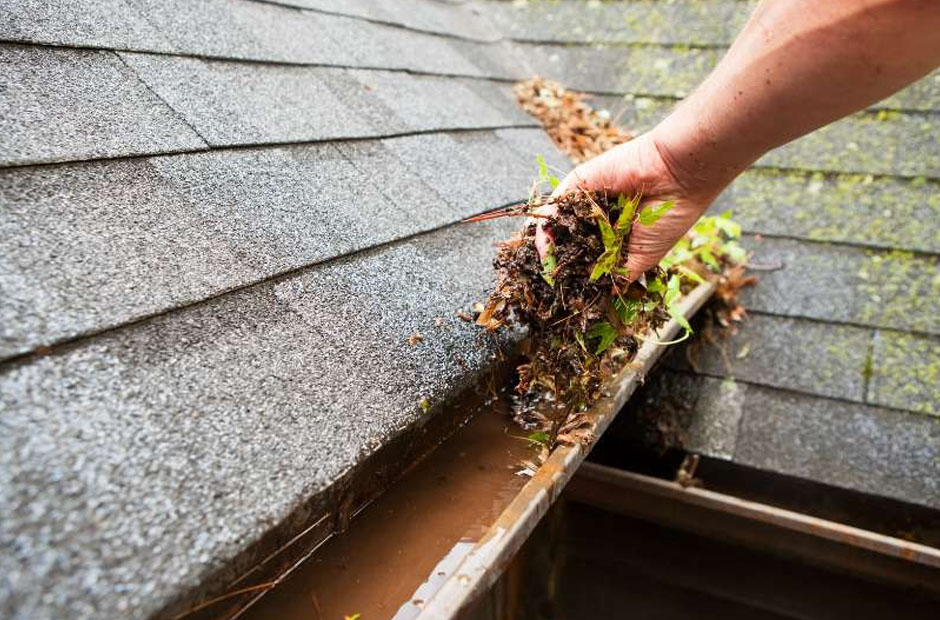 how proper gutter maintenance protects your roof’s longevity