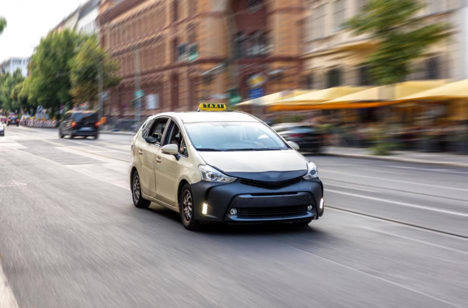 How Can I Easily Pre-Book  Maxi Taxi In Melbourne For Large Group With Luggage?