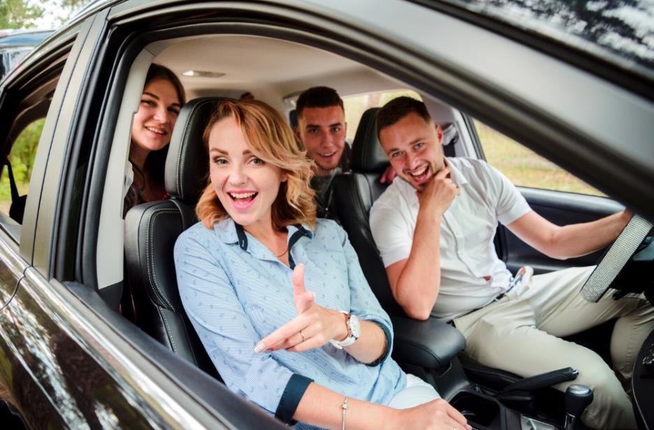 How Can I Easily Pre-Book  Maxi Taxi In Melbourne For Large Group With Luggage?