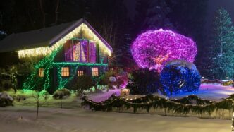 decorating your home's exterior for the holidays dos and don'ts