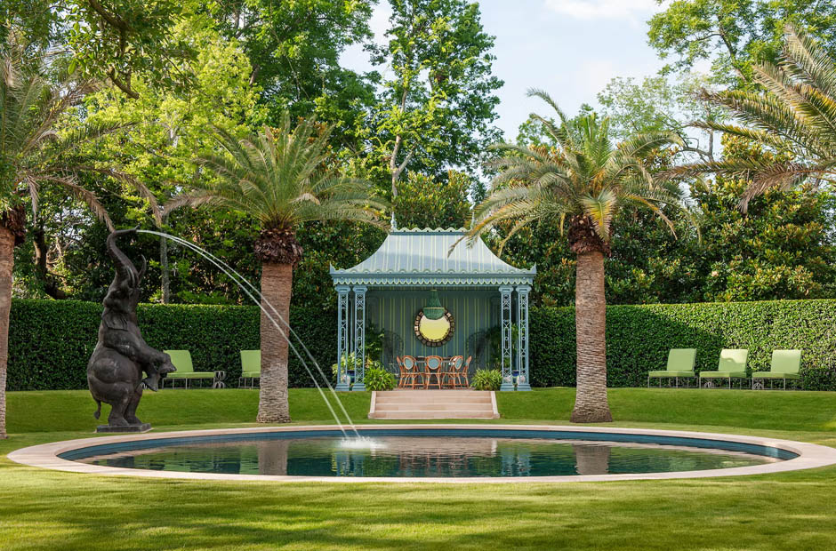 outdoor fountain best suits a modern landscape design