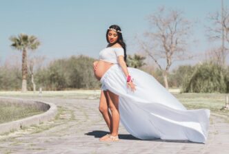 a complete guide to your maternity photoshoot