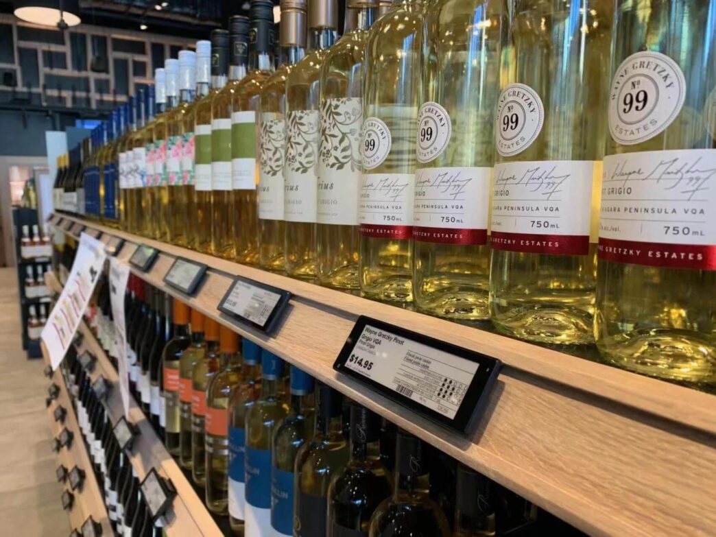 the uses of stretched bar lcd in smart retail settings