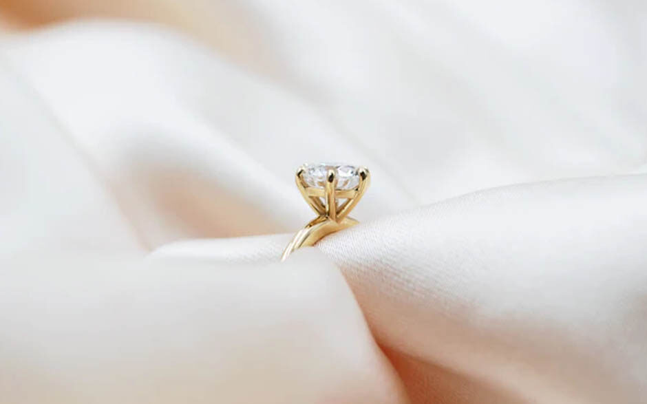 how can buyers balance beauty and practicality in a ring